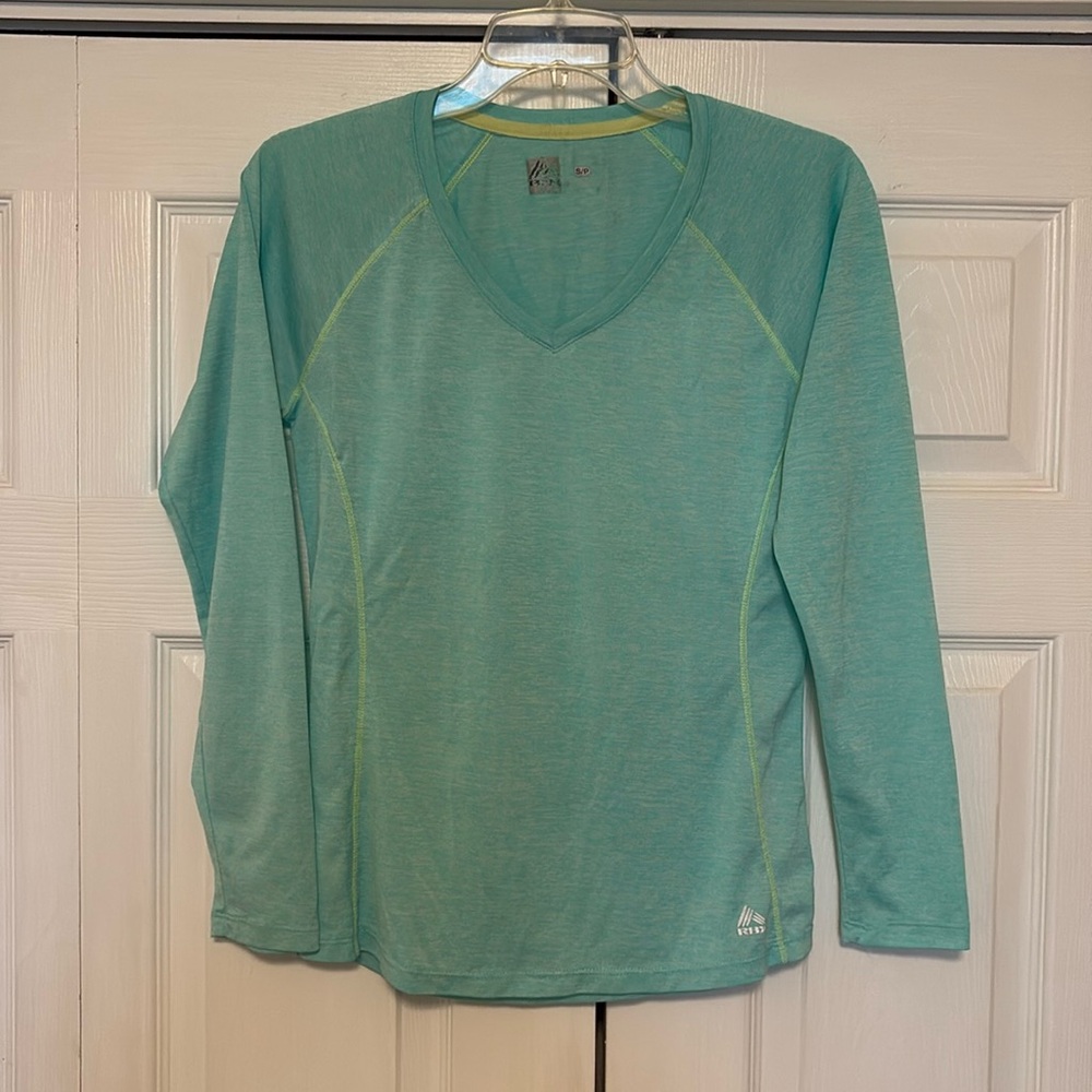 Womens long sleeve activewear top